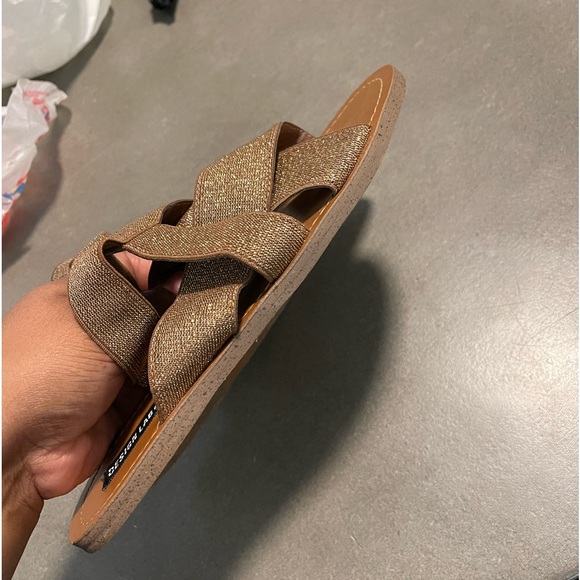 Design Lab Bronze Lazzy sandals strappy gold glitter flats size 8.5 - Picture 8 of 8